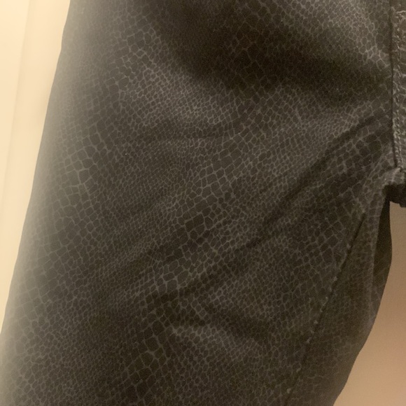 Levi's Women's 720 Python-Print High-Rise Super Skinny Jeans - Picture 11 of 12